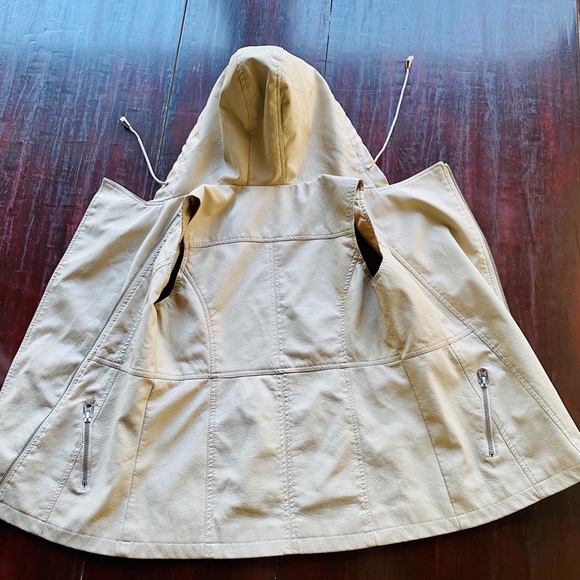 Cute little zipper vest🌸🌻 - Picture 6 of 8